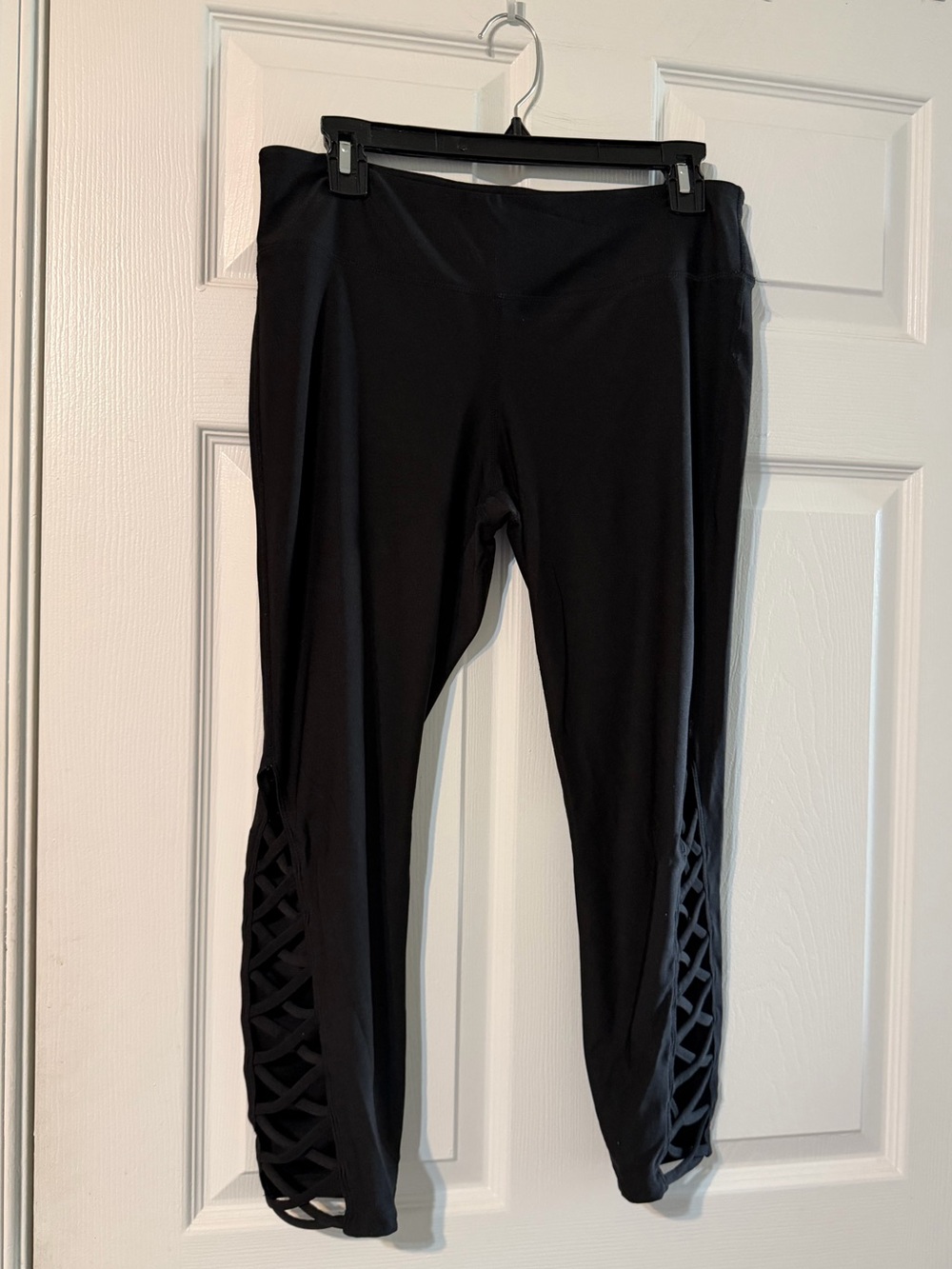Charmed Hearts Black Active Leggings